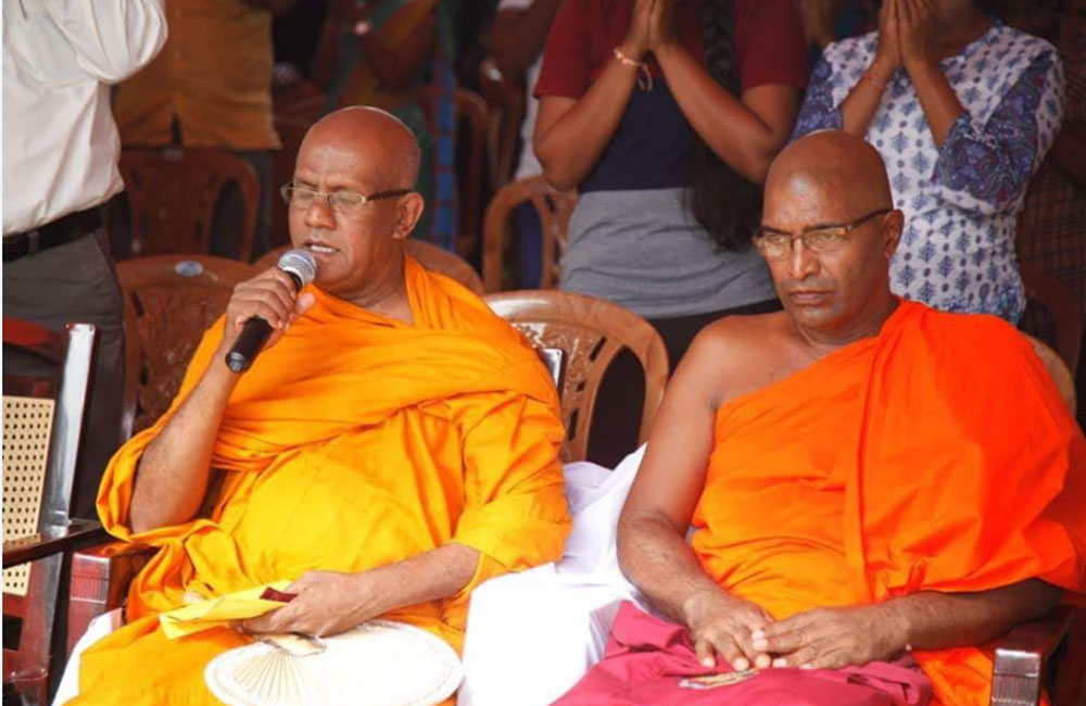 පැරදිච්ච අය ඡන්ද හොයන්න ජාතිවාදය අවුස්සනවා : බරගම නන්දසිරි හිමි