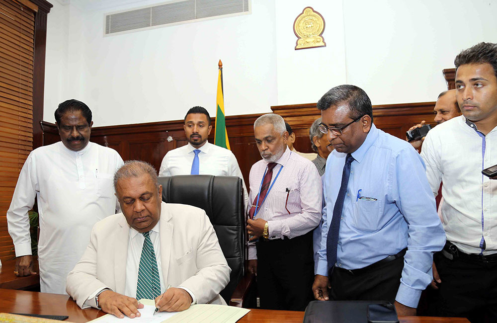 මුදල් හා ජනමාධ්‍ය අමාත්‍ය මංගල වැඩ අරඹයි !