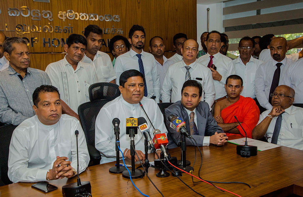 පළාත් සභා ඡන්ද එකම දිනක දී පවත්වනවා - ඇමැති වජිර වැඩ භාර ගනිමින් කියයි !