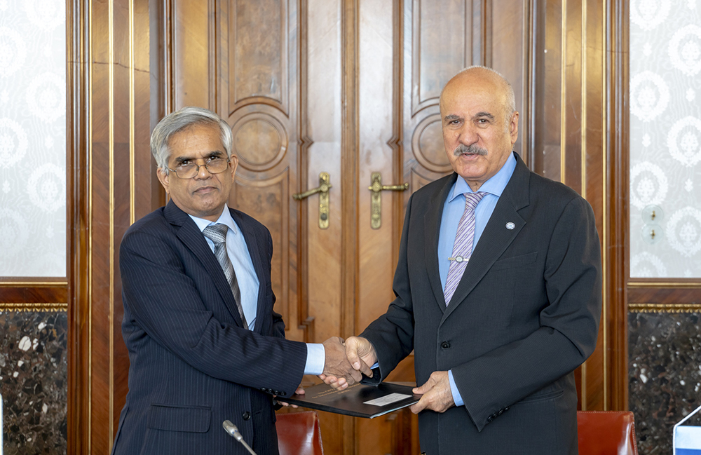 වසර 13 ක අඛණ්ඩ අධ්‍යාපනයට : ඔපෙක්  ආධාර !