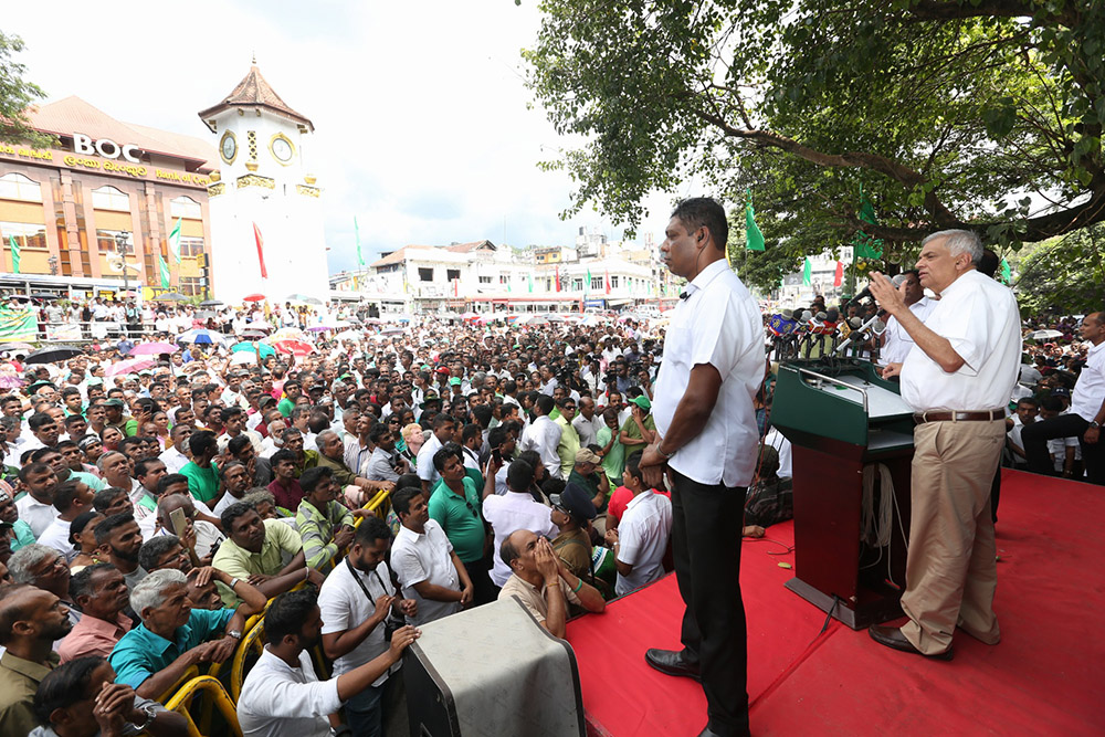 සිරිසේනව අලි වටකරන දිනය අතළඟ : මහනුවර රැළියේදී එක හඬින් සම්මතයි !