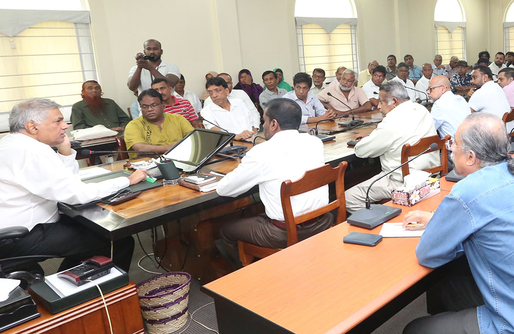 සිවිල් සංවිධාන සහයත් අගමැති රනිල්ට !