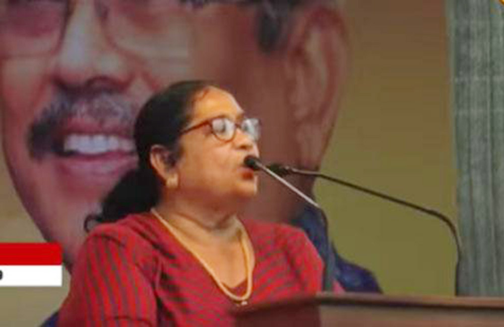 ශ්‍රීලනිප ත්‍රිකුණාමල නායිකා ආරියවතීටත් ගෝඨාබයගේ වේදිකාවේ දී හූ සංග්‍රහයක්