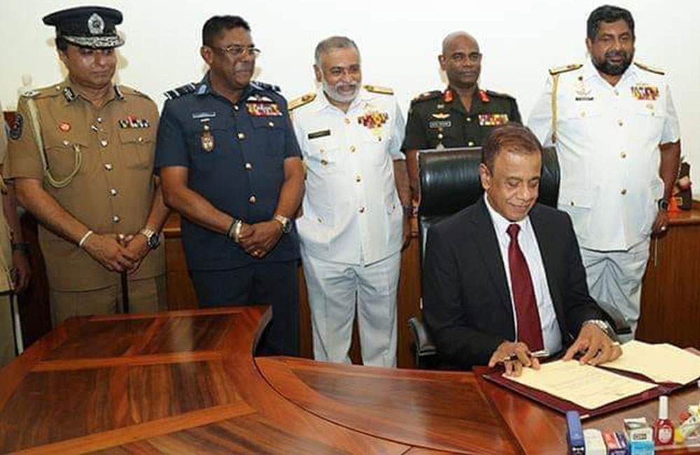 අධිකරණයයෙන්  අල්ලන්න කියූ රවී : ආරක්ෂක අමාත්‍යංශයේ !