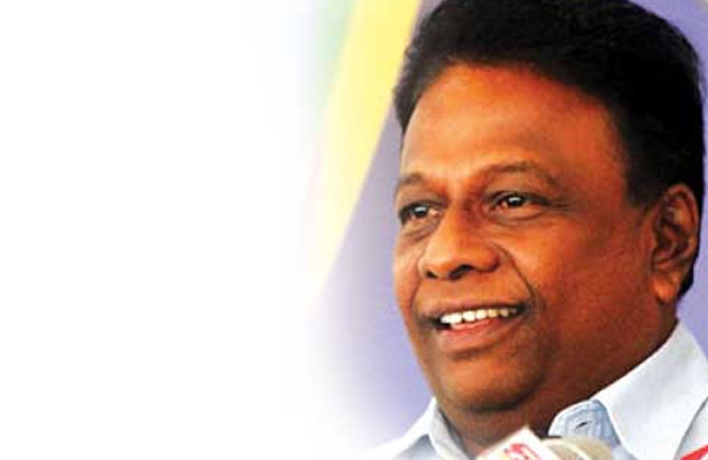 කණගාටුයි : පාසල් නිල ඇඳුම් දීම කල් යයි - ඩලස්