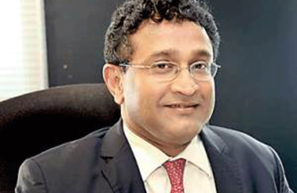 ලක්ෂ අටේ පඩි වැටුප් වර්ධකය මත ආයෝජන මණ්ඩලයේ අධ්යක්ෂ ජනරාල් ගෙදර ?