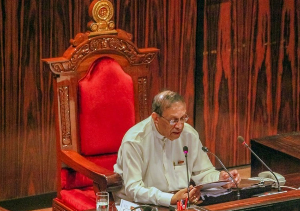 සිරිසේනත් &quot;අපකීර්තිමත් චාර්ල්ස්&quot;  වගේමයි  :  කතානායකගෙන් සැර නිවේදනයක් !