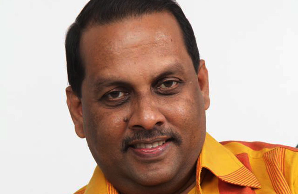 මහින්ද දැන් අවුට් ඔෆ් ඩේට් : අපිට මොකටද එයාගේ රූපේ - මහින්ද අමරවීර