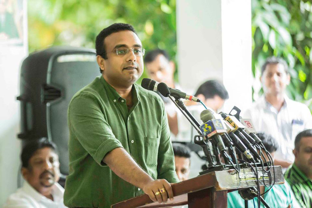 ප්‍රජාතන්ත්‍රවාදය රකින පුළුල් පෙරමුණකට : ශ්‍රීලනිප මන්ත්‍රී කණ්ඩායමක් සූදානම් - මනුෂ 