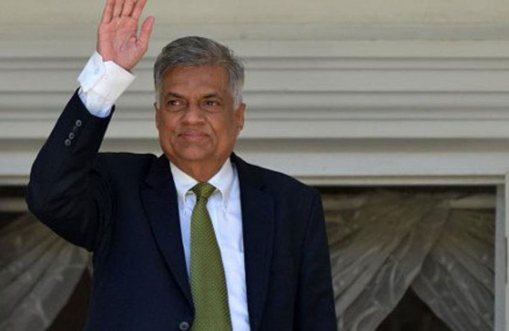 අගමැති රනිල් ඉල්ලා අස්වෙයි !