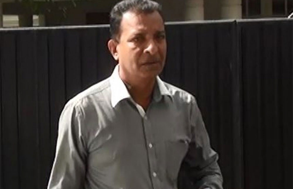 මහින්දගේ ඩුප්ලිකේට් මාධ්‍ය ලේකම්ගෙන් පරිස්සම් වෙන්න !