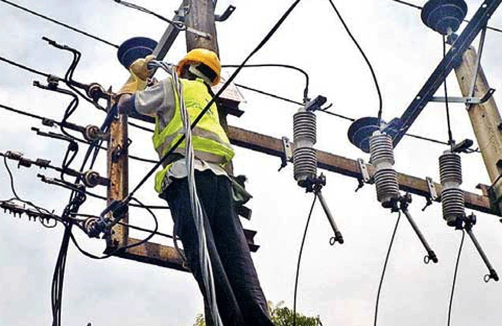 විදුලි ඉංජිනේරුවන්ගේ වැටුප් කප්පාදුවක් !