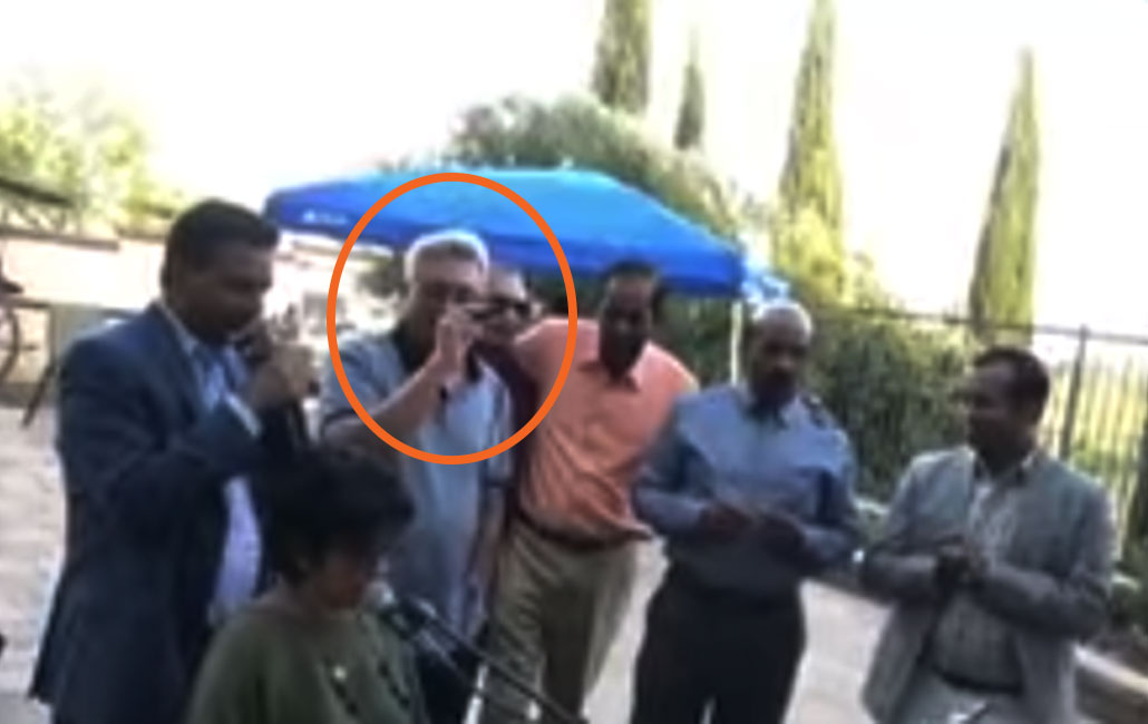 ගෝඨා සිංදු කියන්නත් අරගෙන !