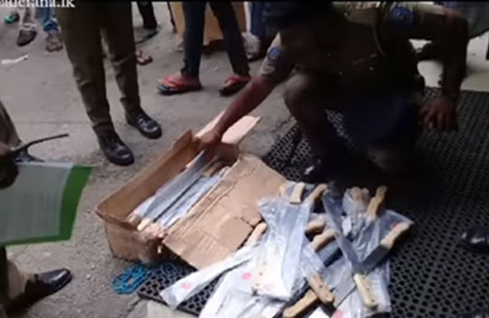 කඩු 46 නිසා : නාගරික මන්ත්‍රී අත්අඩංගුවේ !