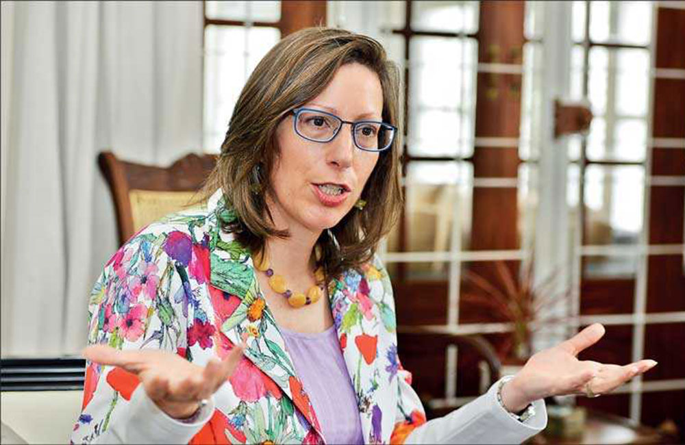 ලංකාවේ ඇමරිකානු කඳවුරක් හදන්නේ නෑ : ඇමරිකානු තානාපතිනිය දන්වයි !