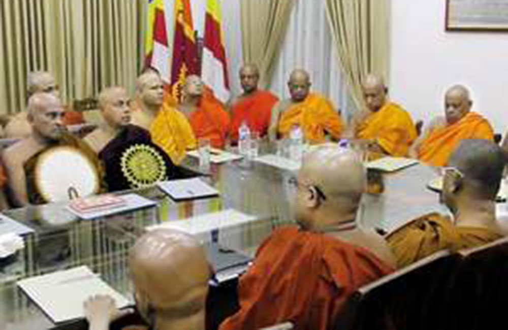 නැවත අමාත්‍යාංශ බාරගන්න : මුස්ලීම් මන්ත්‍රීවරුන්ගෙන් ත්‍රෛනිකාය ඉල්ලයි !