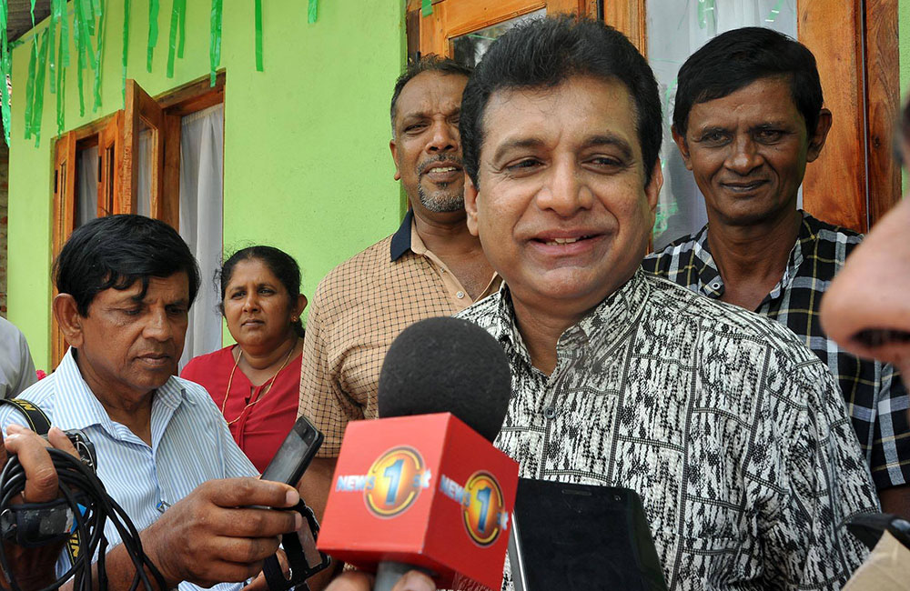 අශෝක්ගේ හිතෙත් සජිත් !