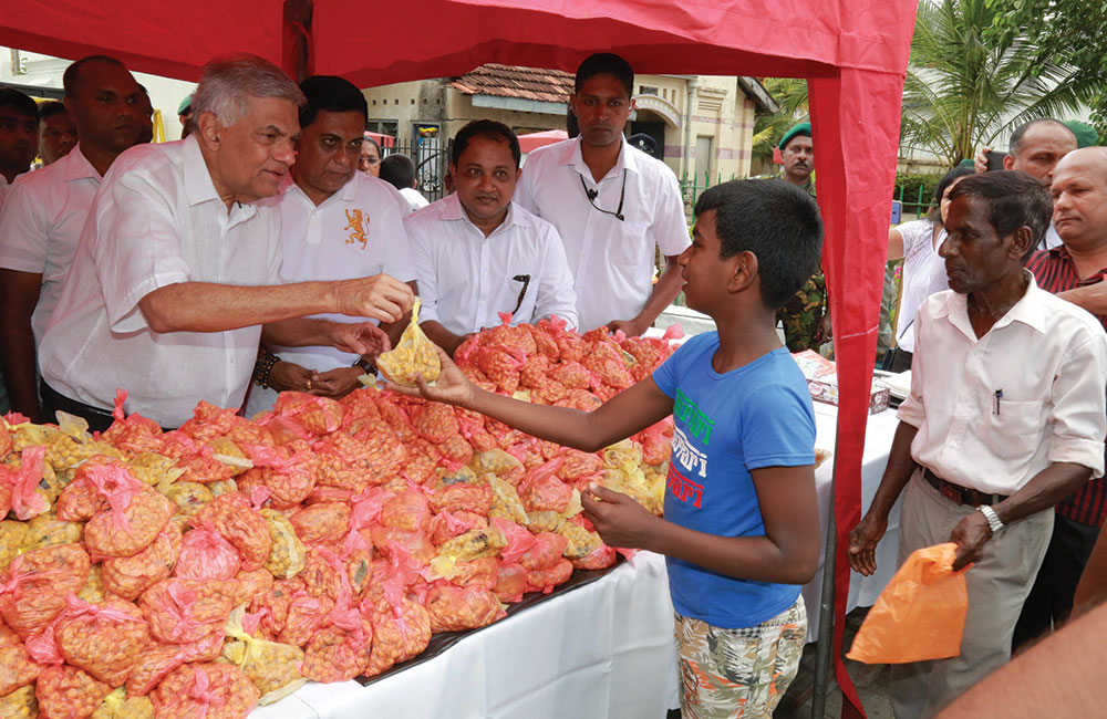 අරලියගහ මන්දිරයේ කඩල දන්සැලක් !