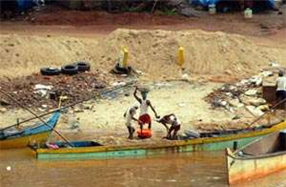 ජනාධිපතිවත් විකුණගෙන : ආරියවතී වැලි නිධියට බැල්ම හෙළයි ! 