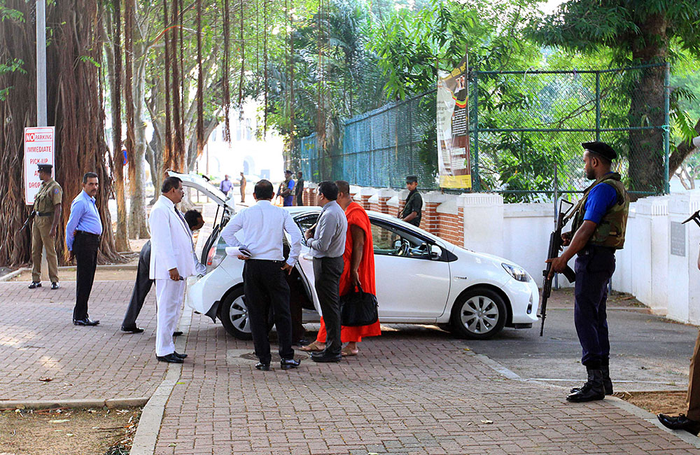 දිවයිනේ සියළුම පාසල් වෙත ආරක්ෂාව ලබාදිය යුතුයි - ඇමති රවී