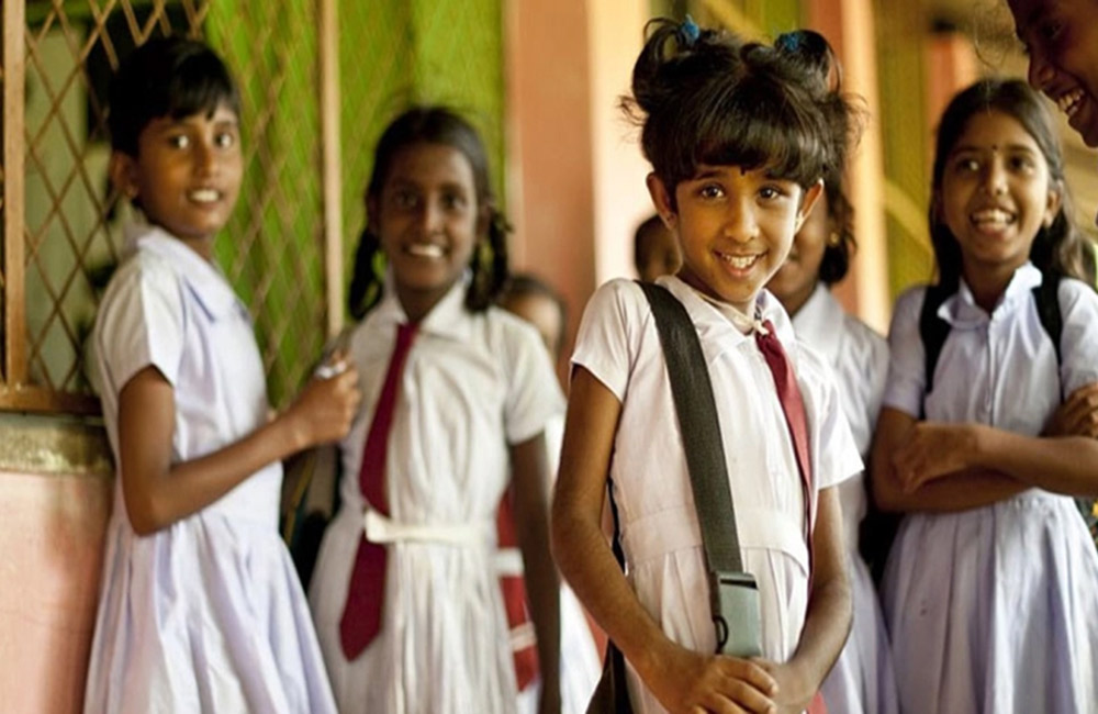 2020 වසර සඳහා පාසල් දරුවන්ට නිළ ඇඳුම් කෝ?