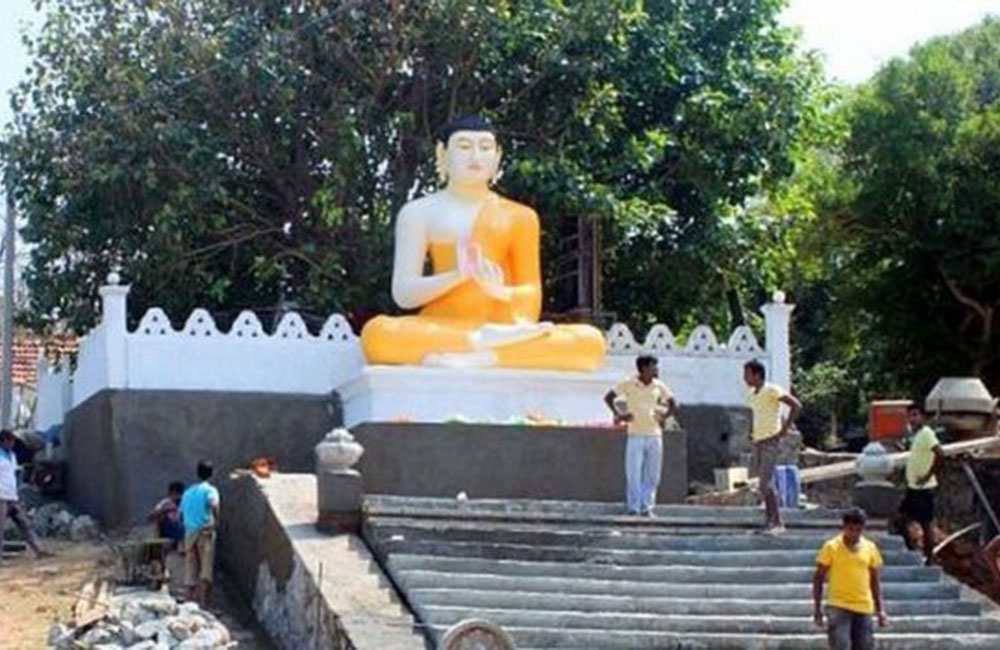 මුලතිව් ගුරුකන්ද පුරාණ රජමහා විහාරයේ ඉදිකිරීම් අත්හිටුවයි !