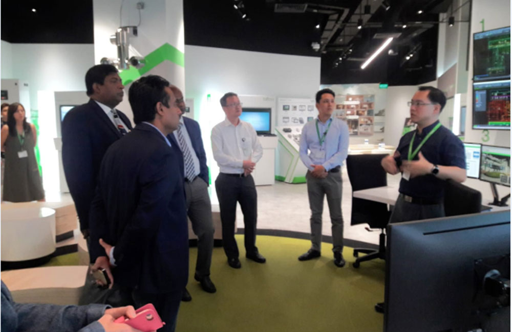 ඇමති රවී සිංගප්පූරුවේ විශේෂ සැසියක !