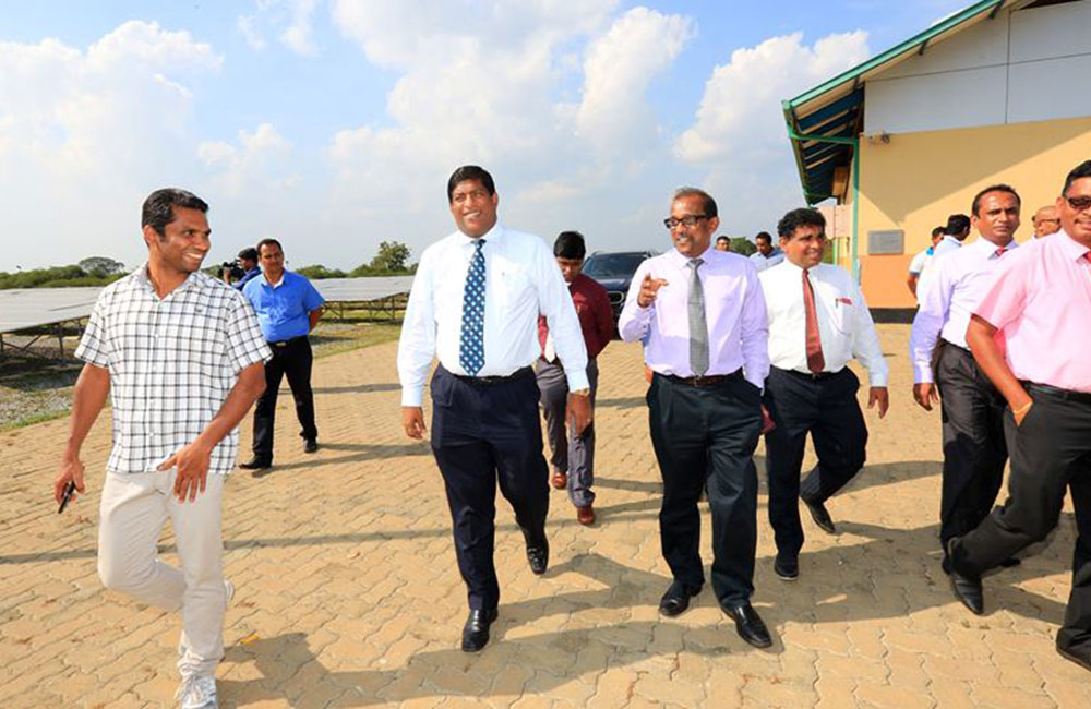 සුර්ය විදුලිබලය නංවන්න : ඇමති රවී මැදිහත් වෙයි !