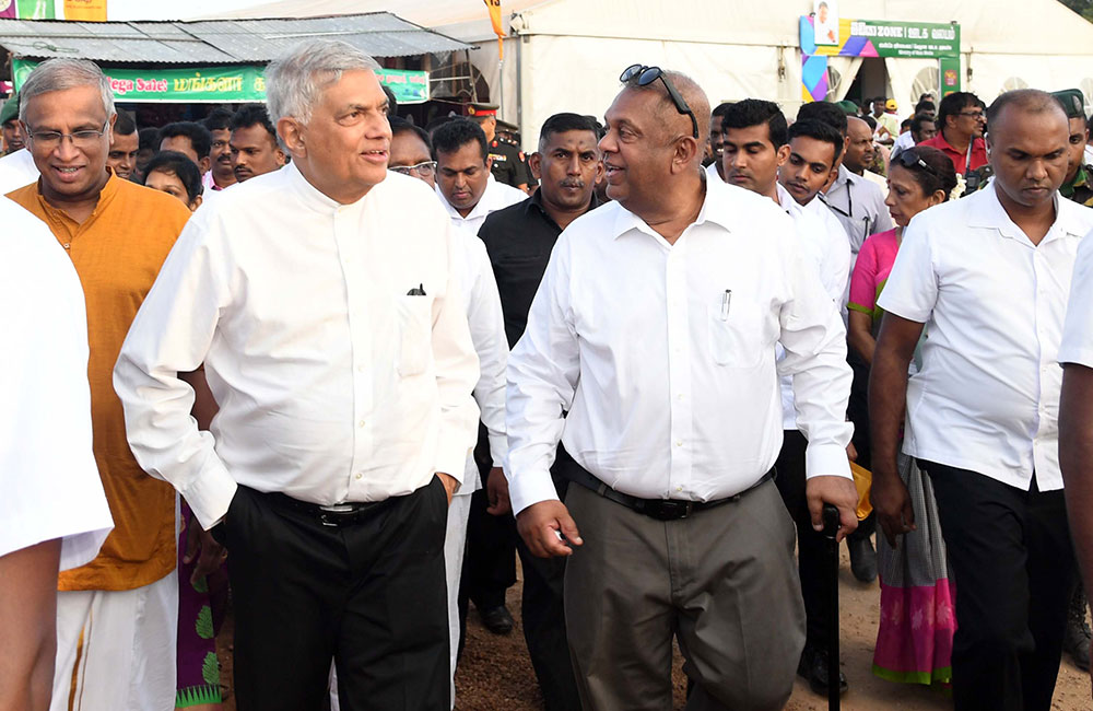 නව ව්‍යවස්ථාව පමාවීමට හේතුව අගමැති පහදයි : මංගලගේ වැඩත් අගයයි !