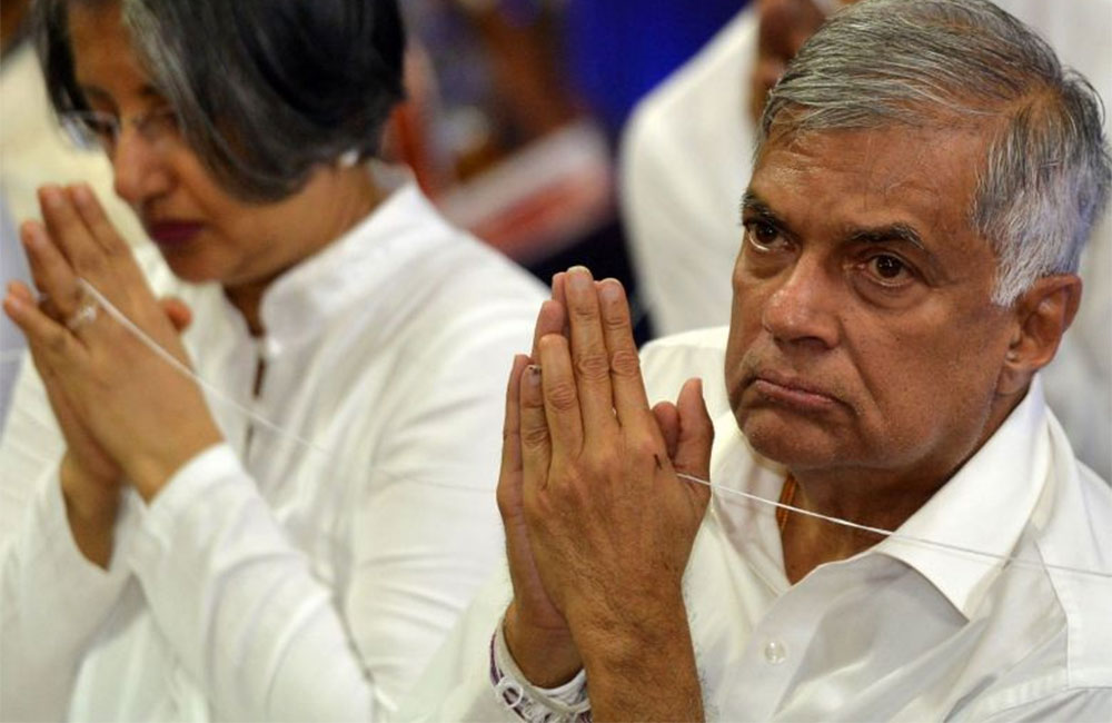 කැළණි පන්සලේ දායක සභාවෙන් රනිල් ඉවත් කිරීම : ලැජ්ජාව කැළණි පන්සලටම !