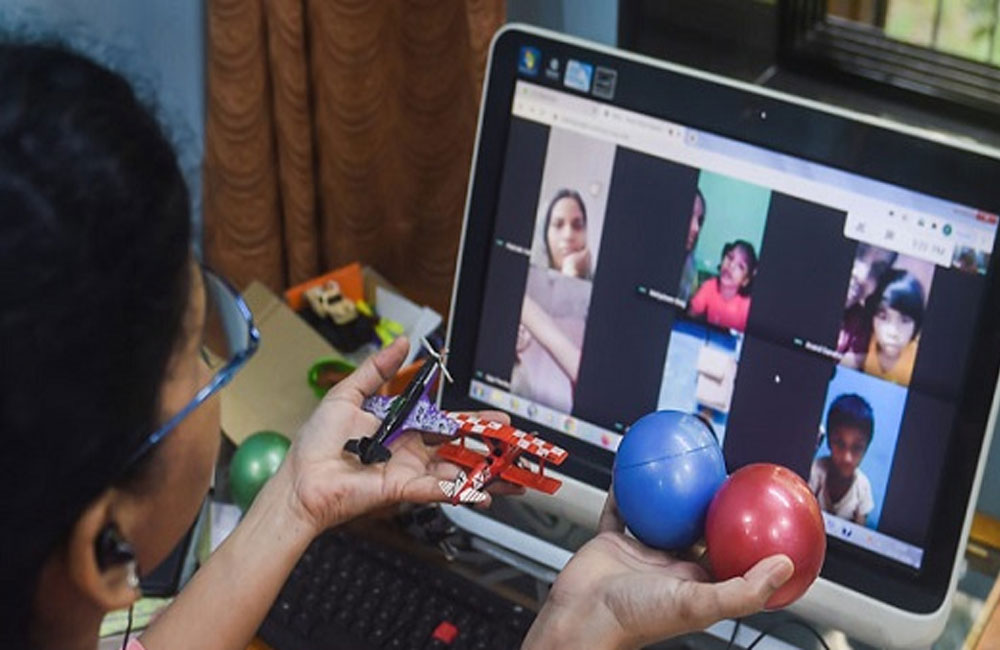 online ඉගැන්වීමට ගුරුවරුන්ට බලපෑම්!