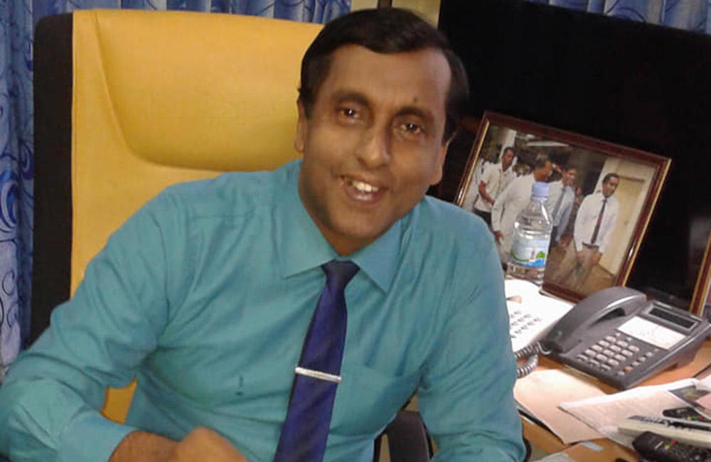 ජාතිවාදය වැපුරූ අපේක්ෂා රෝහලේ ලොකු දොස්තරගේ ගෞරව සම්මානය අහෝසියි !