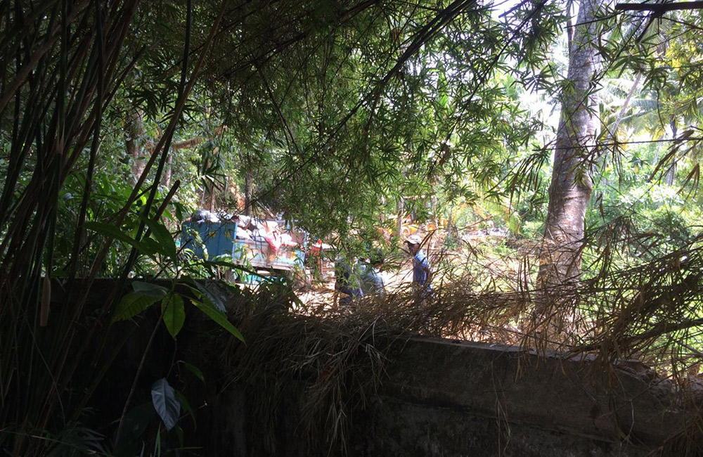 වැලිගම පොහොට්ටු සභාපති : දකුණම ගඳ ගස්සන වැඩක !