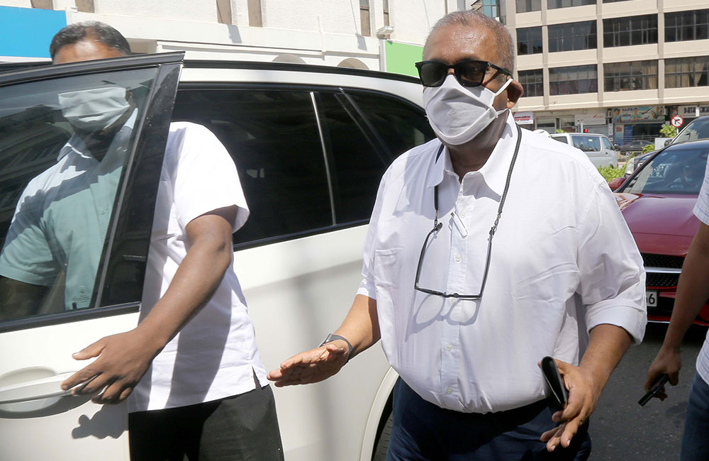 වොයිස්කට් සාදුගේ පැමිණිල්ලට : මංගල අදත් (19) CID යයි !