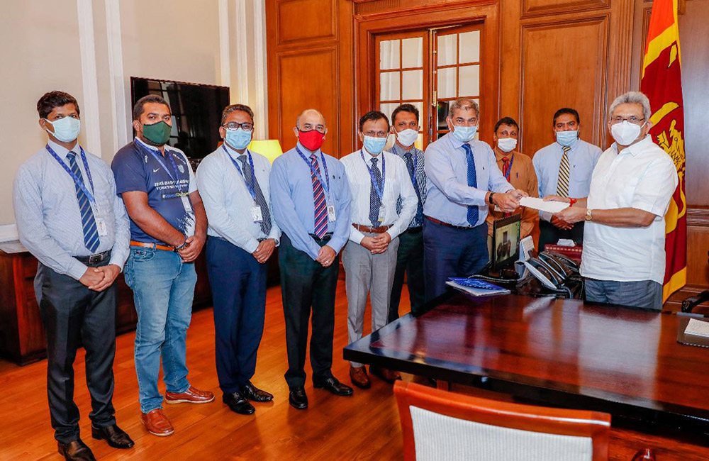 කොවිඩ් මඩින &quot;ඉටුකම&quot; අරමුදලට : ශ්‍රී ලංකා ටෙලිකොම් - මොබිටෙල් වෙතින් මිලියන 50ක් !