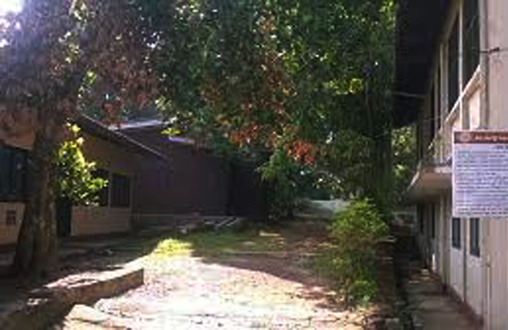 ඉස්කෝලෙට කඩාවැදුණු දේශපාලකයන් ගැන විදුහල්පතිනියකගෙන් පැමිණිල්ලක්!