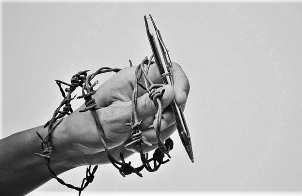 සමාජ මාධ්‍ය පාලනය දේශපාලන හස්තයක් වන පුවත්පත් මණඩලය යටතට !