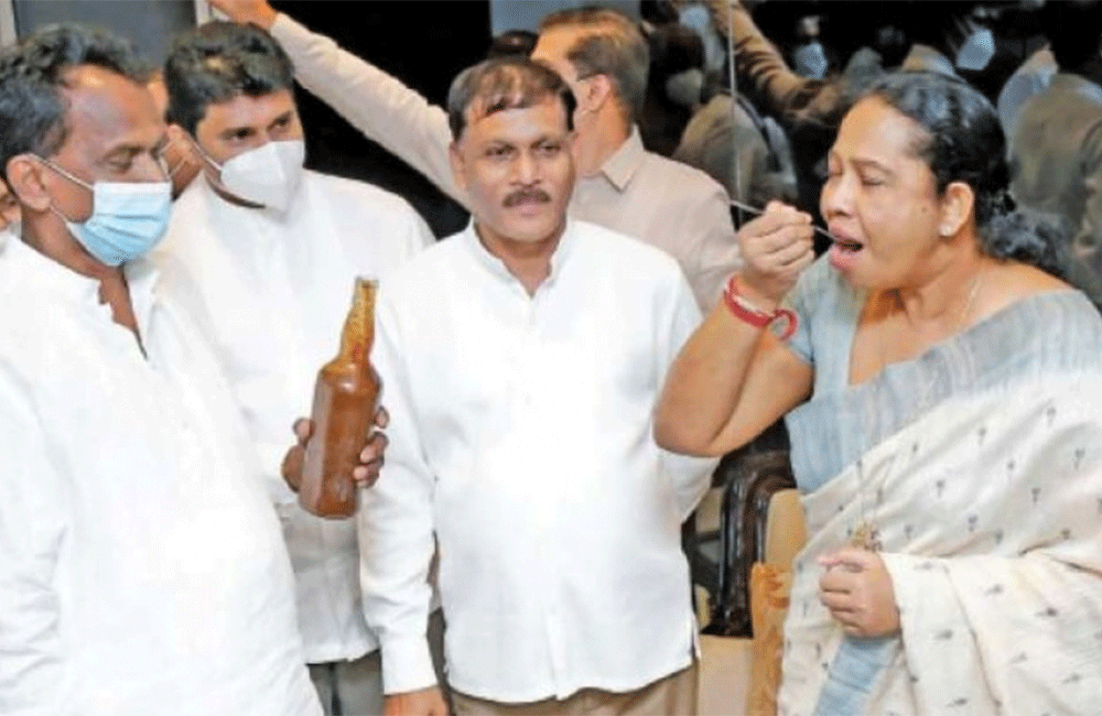 සෞඛ්‍ය ඇමතිනියට කොරෝනා පොසිට්ව්!