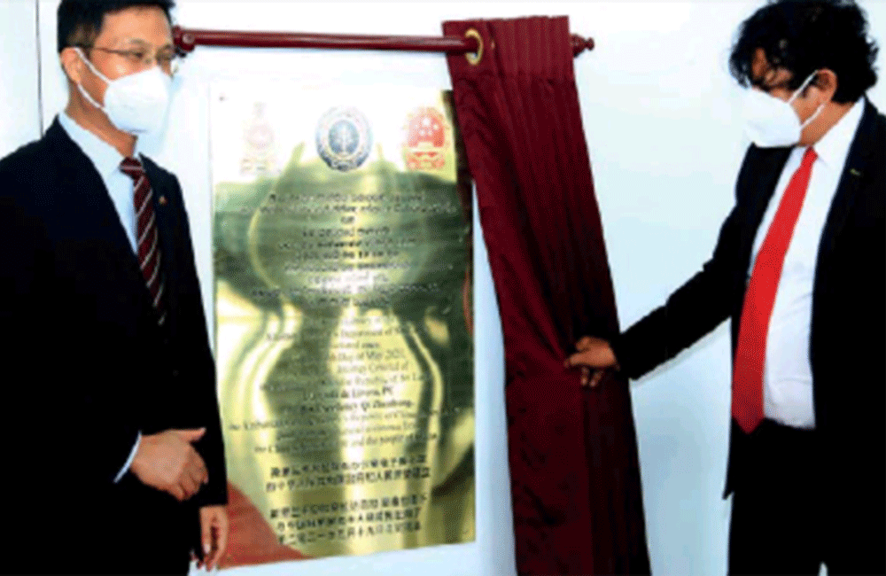 රාජ්‍ය භාෂා ප්‍රතිපත්තිය? දෙමළ හළා චීන මැන්ඩරින් එල්ලයි !