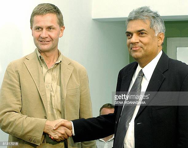 COLOMBO, SRI LANKA:  Sri Lanka's opposition leader Ranil Wickremesinghe (R) is received by Norway's special peace envoy Erik Solheim (L) in Colombo, 17 September 2004, at the end of his latest mission to try to revive the island's stalled peace talks with Tamil Tiger rebels. Solheim failed to clinch a deal to resume negotiations stalled since April 2003.    AFP PHOTO/Sena VIDANAGAMA  (Photo credit should read SENA VIDANAGAMA/AFP via Getty Images)