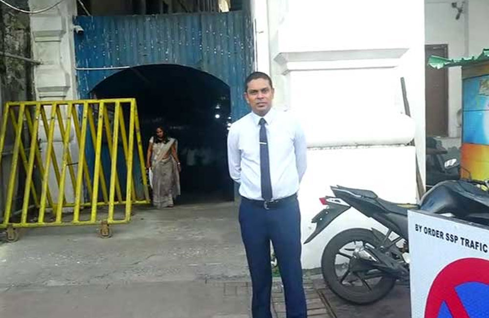 පාර්ලිමේන්තු මන්ත්‍රී අර්චුනා CID යට පැමිණ පිටව යයි