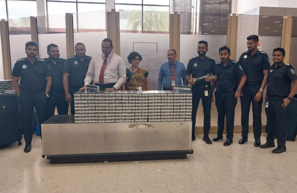 එක්කෝටි අසූ ලක්ෂයක දුම්වැටි තොගයක් කටුනායකදී අත්අඩංගුවට