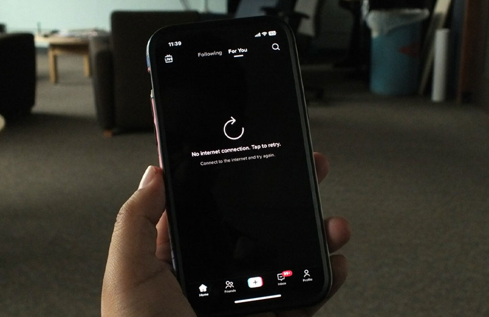 ඇෆ්ගනිස්ථානය පුරා අන්තර්ජාලය විසන්ධියි; ජංගම දුරකතනත් ගොළු වෙයි