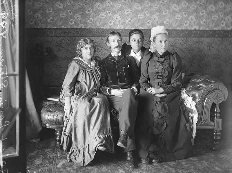 robert louis stevenson with family