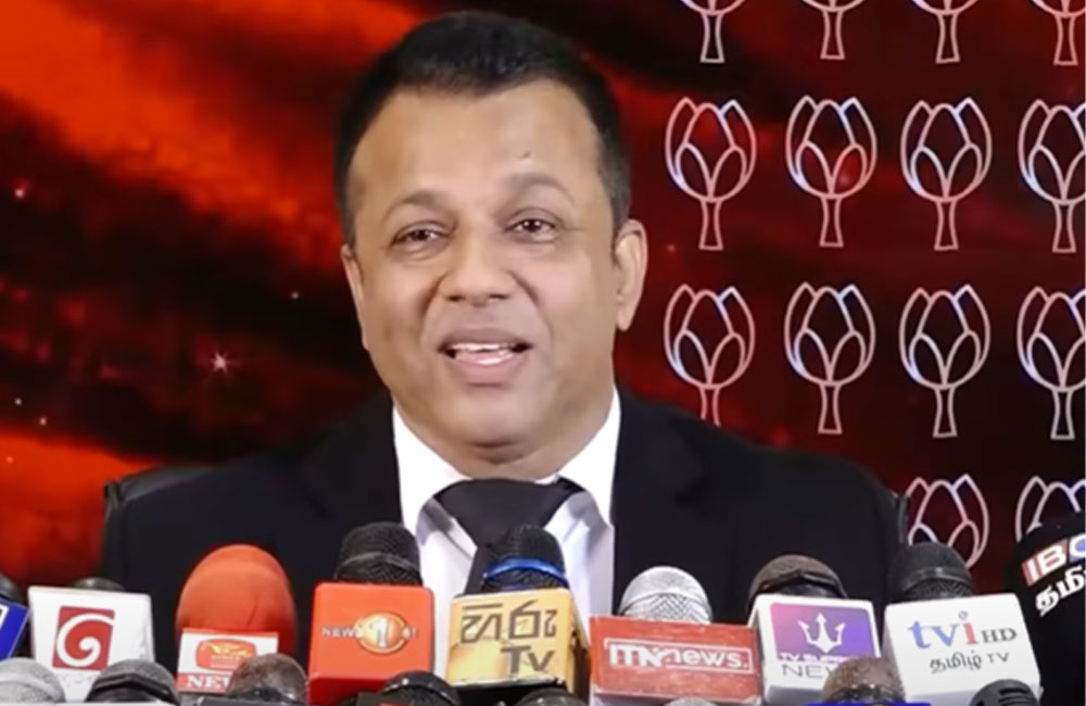 සරත් ෆොන්සේකා සමස්ත හමුදාව ම පාවා දුන්නා - මනෝජ් ගමගේ