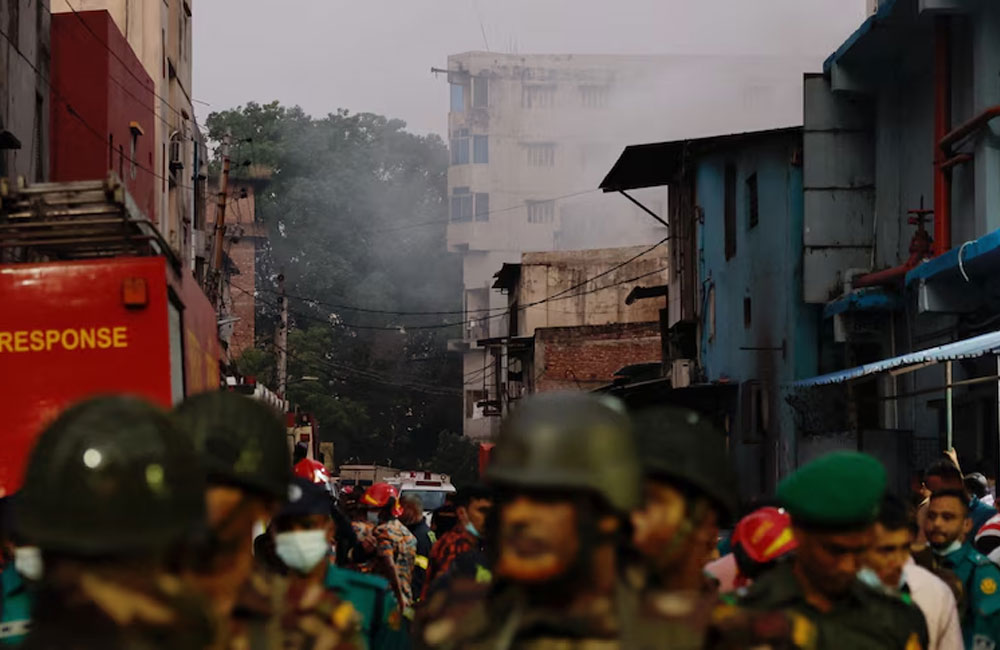 බංග්ලාදේශ ඇඟලුම් කම්හලක ගින්නක්; 16ක් මරුට; මරණ සංඛ්‍යාව තවත් ඉහළ යා හැකියි