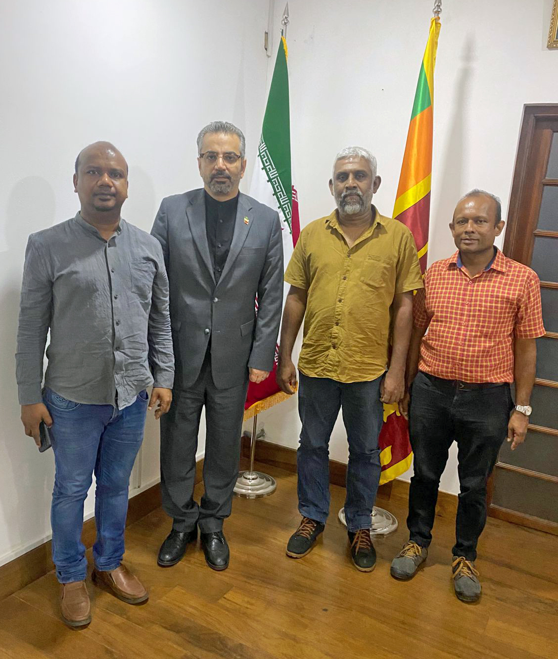 පෙරටුගාමිහු ඉරාන තානාපති හමු වෙති 01