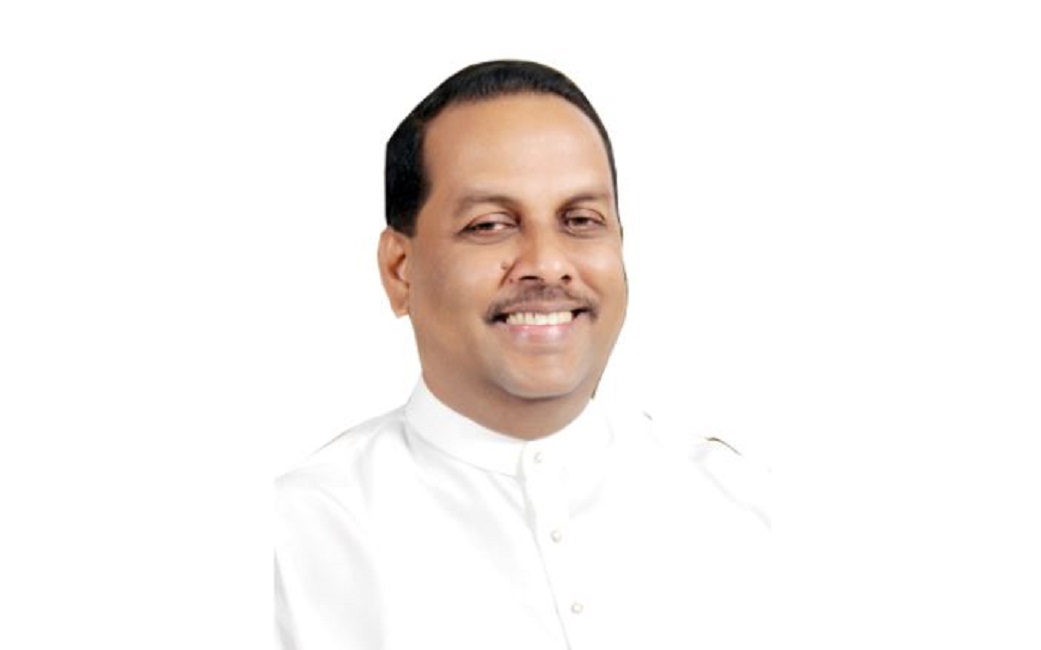 සම නායකත්වය ඉල්ලුවේ නෑ කියා : ශ්‍රීලනිපය වැඳ වැටෙයි !