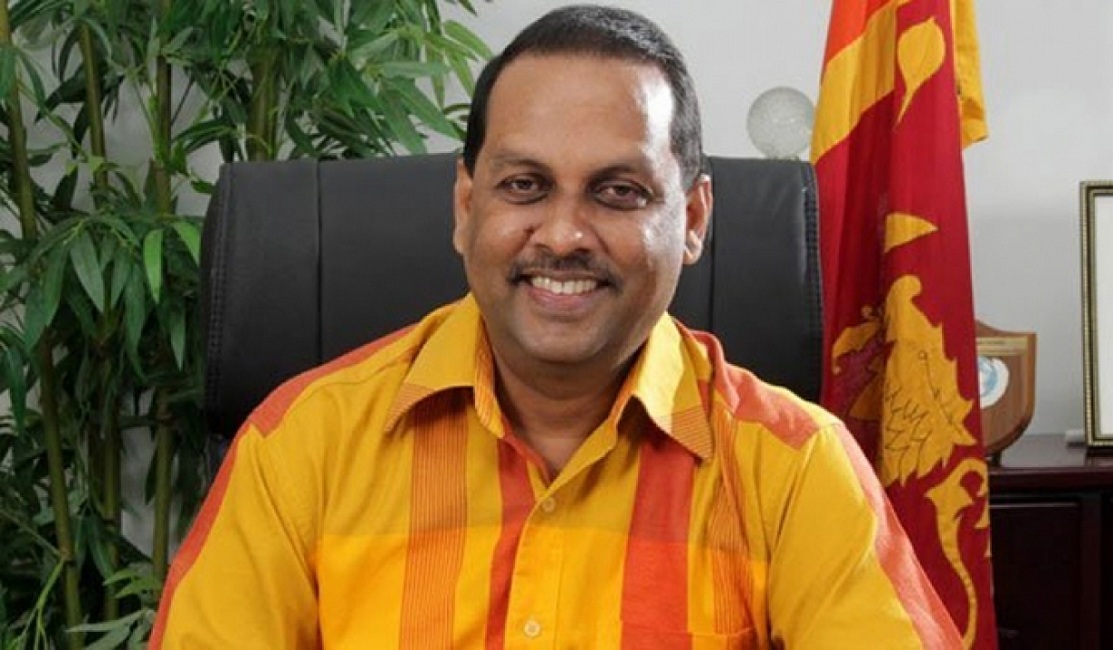 මහින්ද අමරවීරත් තීන්දුවක් ගනියි !