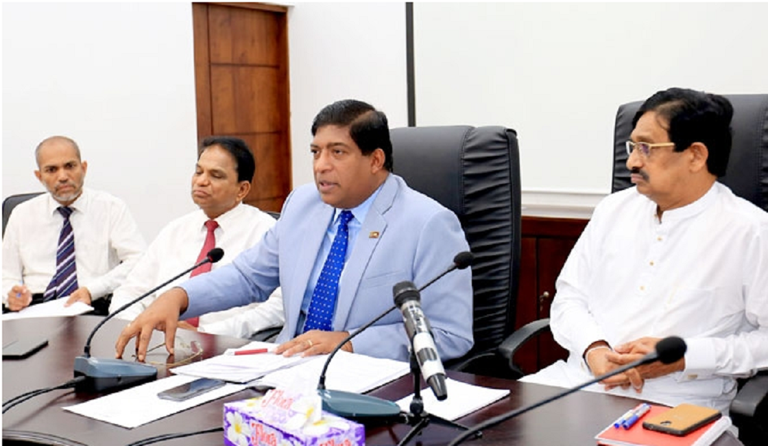 ලංවීම ලාභ ලබන ආයතනක් කර  පාරිභෝගිකයන්ට සහන දෙනවා - ඇමති රවී වැඩ අරඹයි !